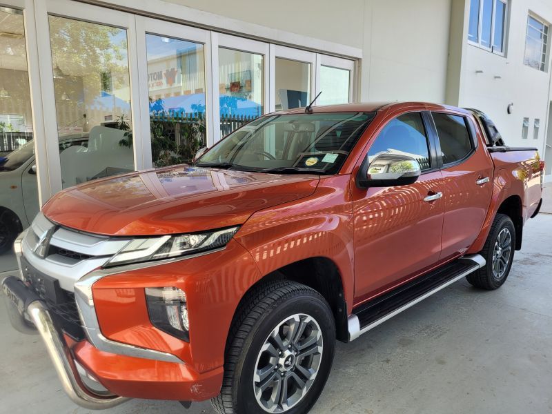 2020 Mitsubishi Triton photo 1