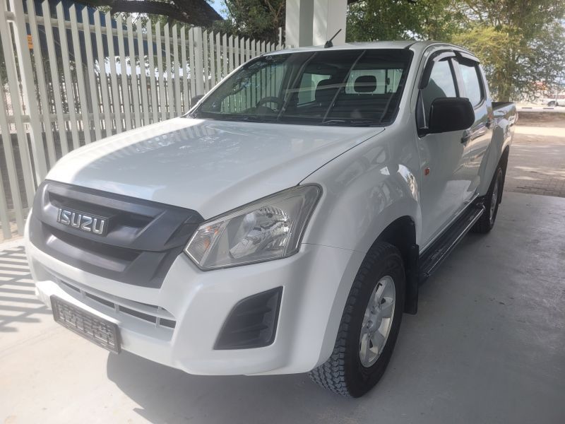2017 Isuzu D-MAX photo 1