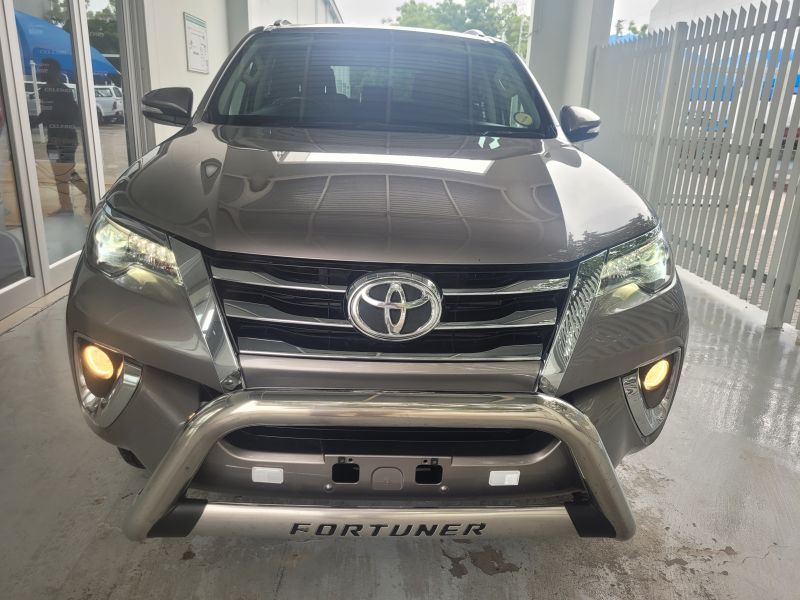 2016 Toyota Fortuner photo 1