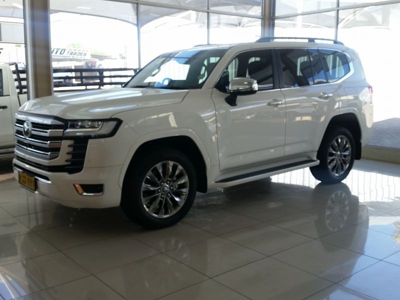 2021 Toyota Land Cruiser photo 1