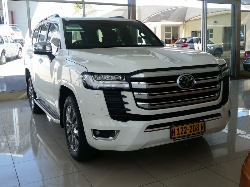 2021 Toyota Land Cruiser photo 2