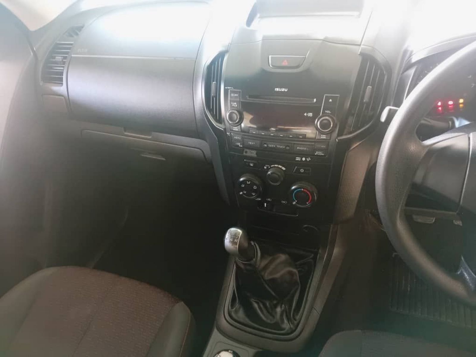 2016 Isuzu KB Series photo 9