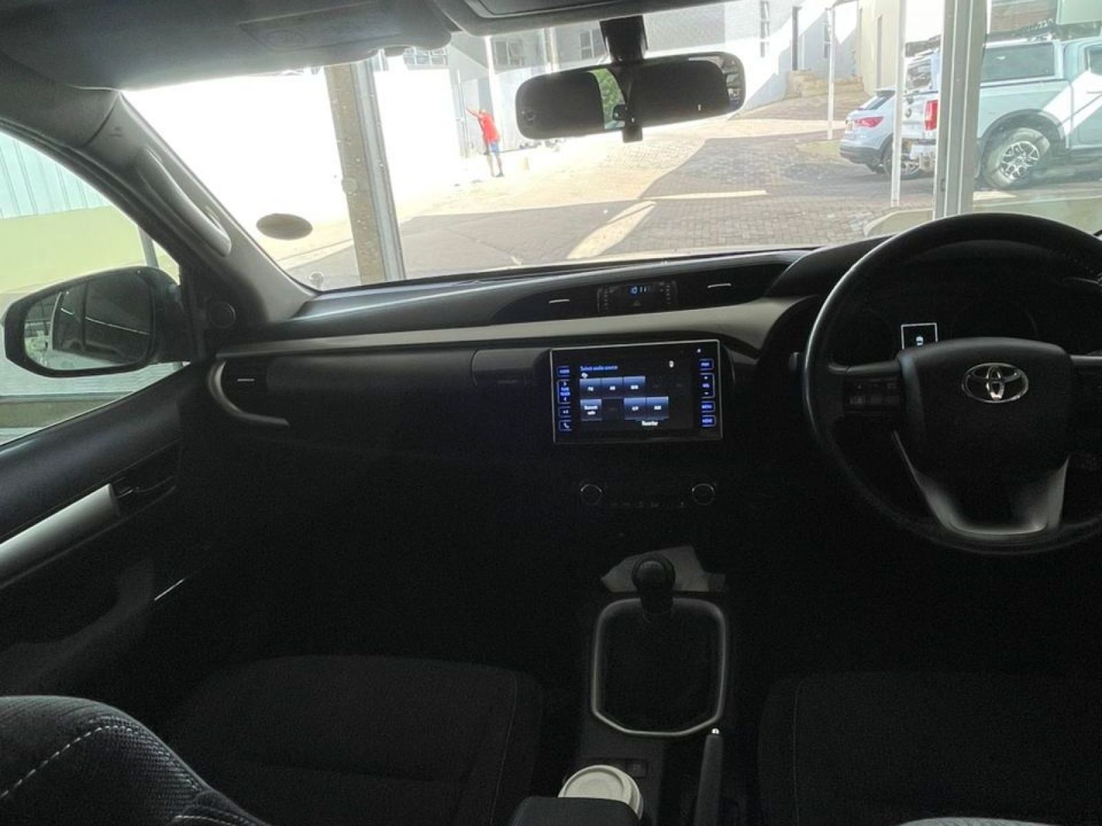 2017 Toyota Hilux photo 9