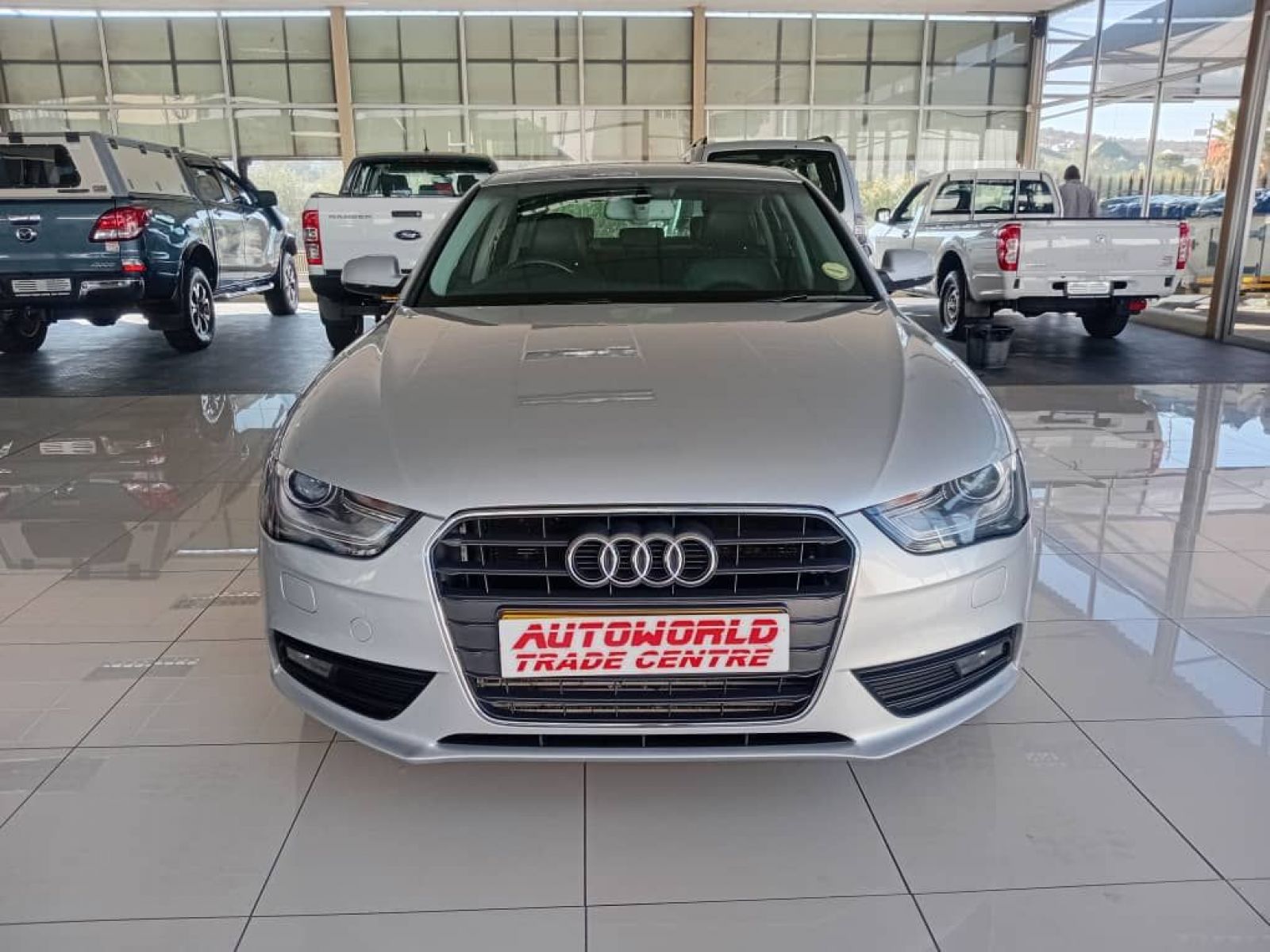 2014 Audi A4 photo 2