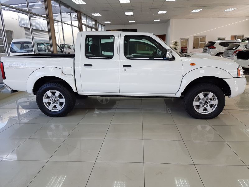 2020 Nissan NP300 photo 1