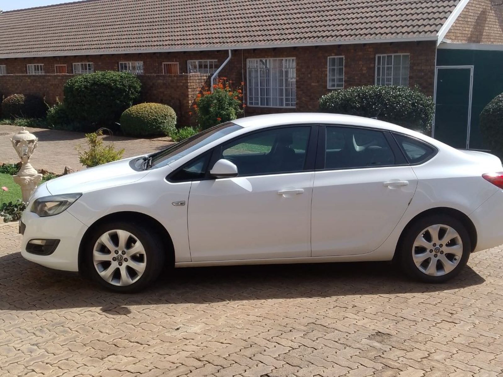 2015 Opel Astra photo 5