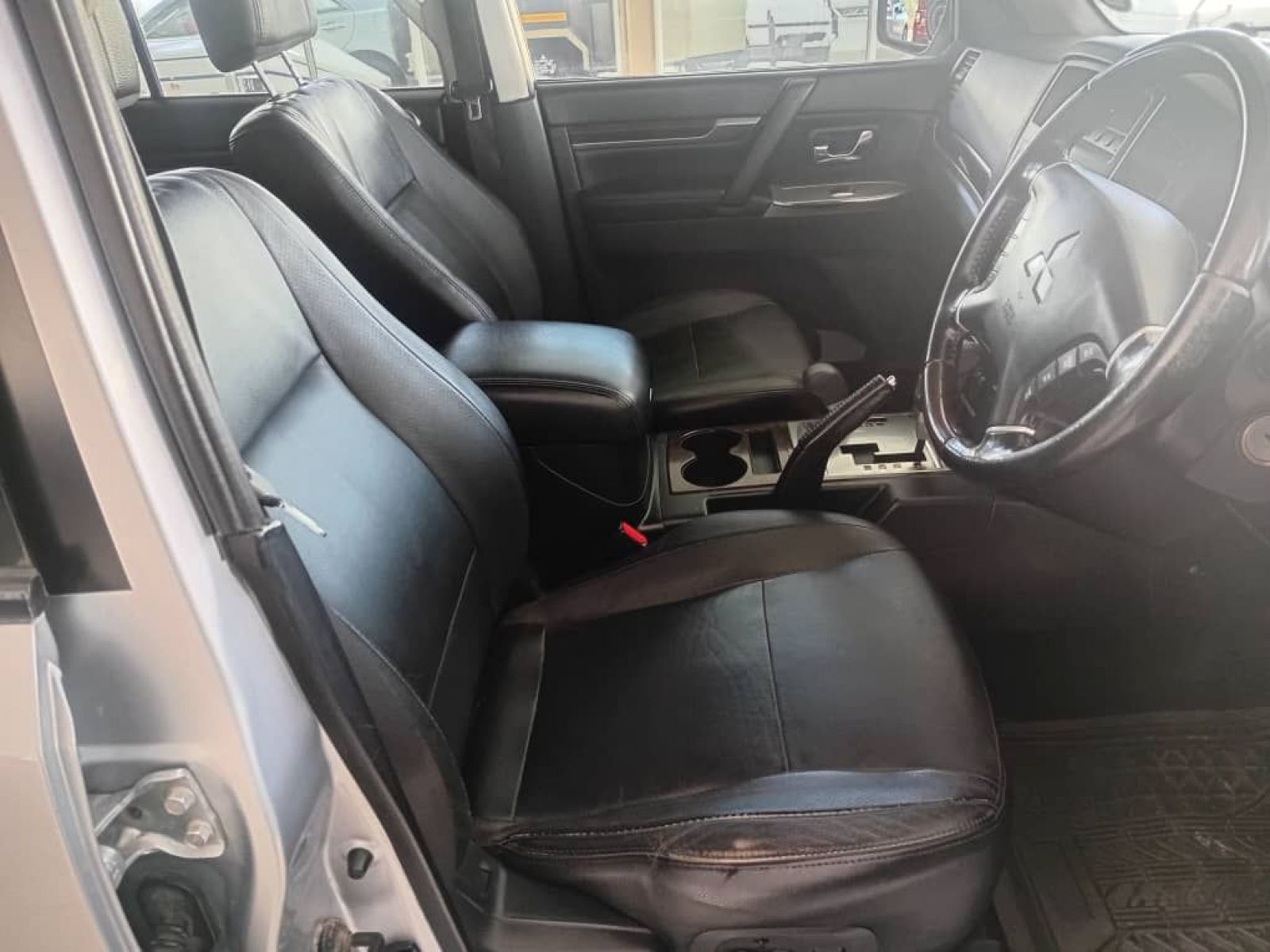 2012 Mitsubishi Pajero photo 13