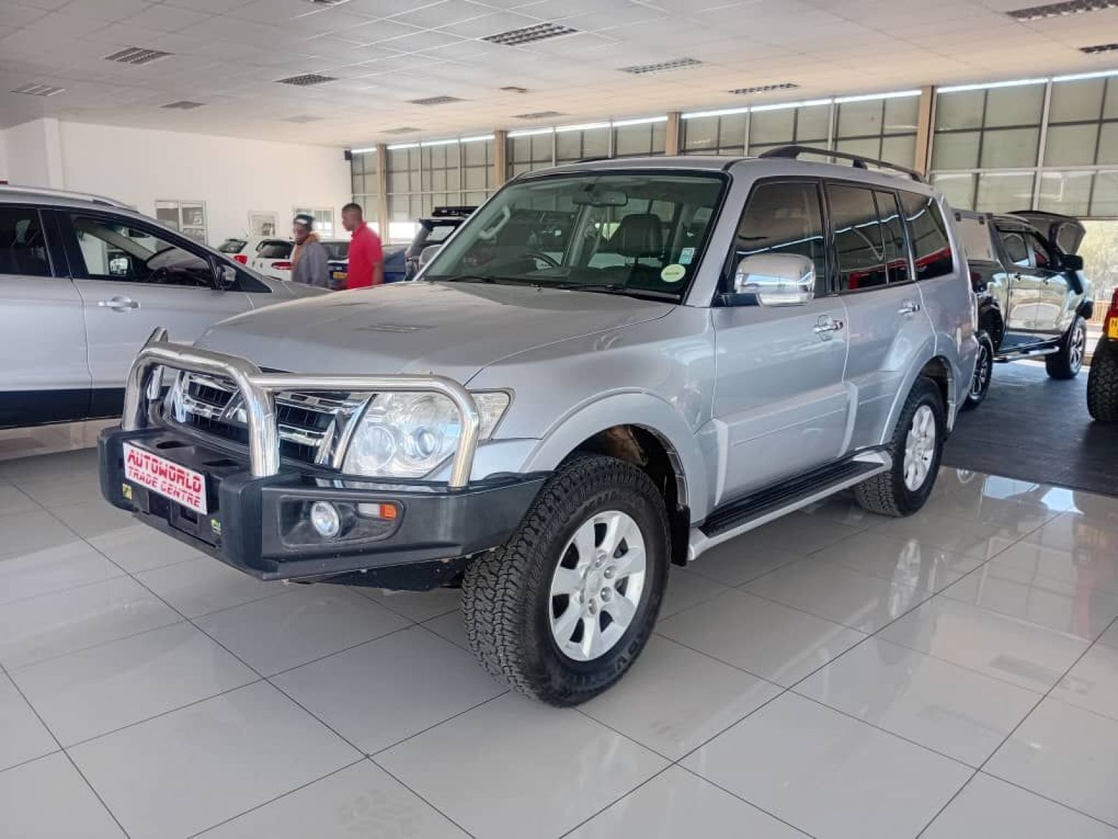 2012 Mitsubishi Pajero photo 3