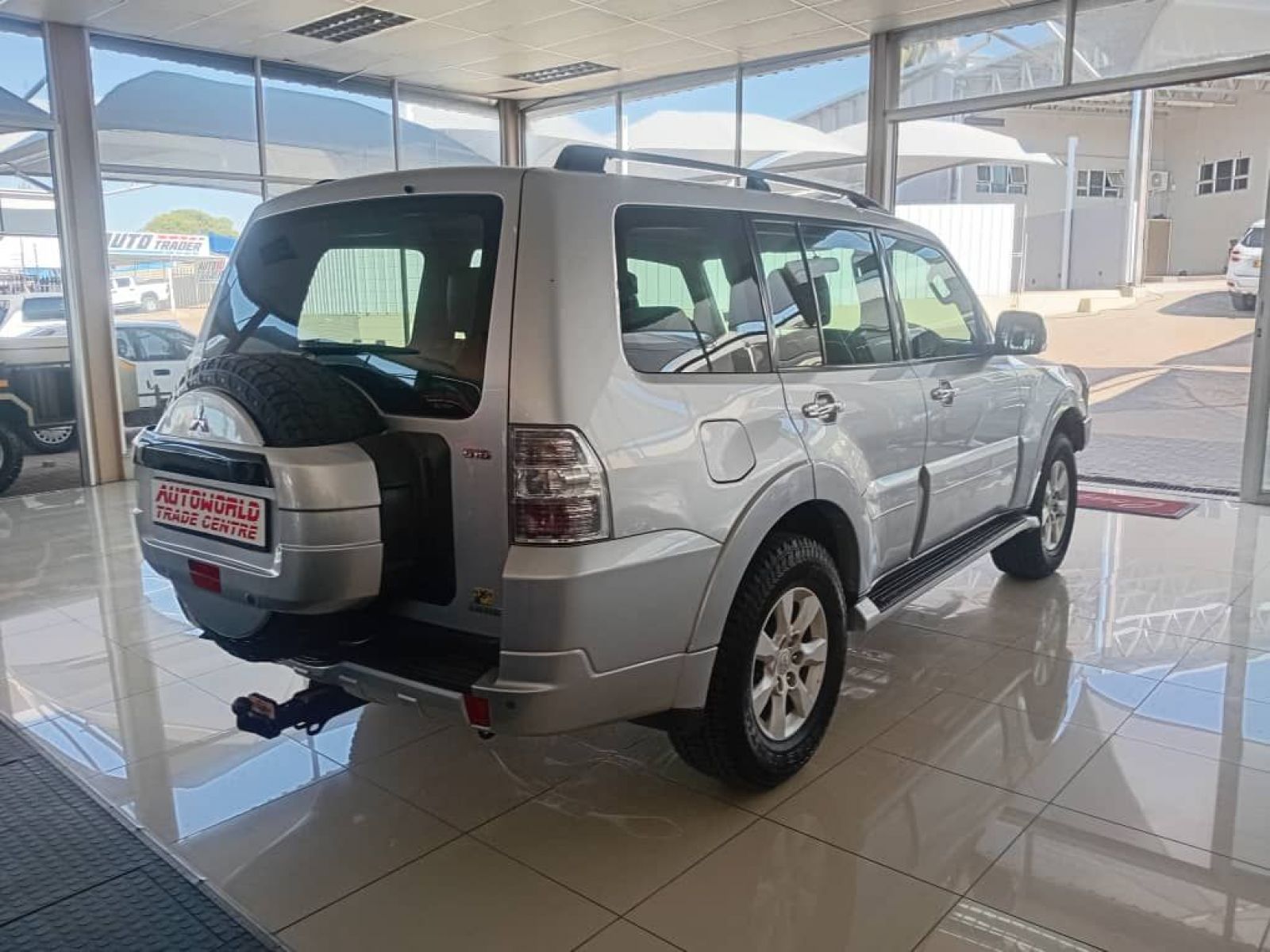 2012 Mitsubishi Pajero photo 6