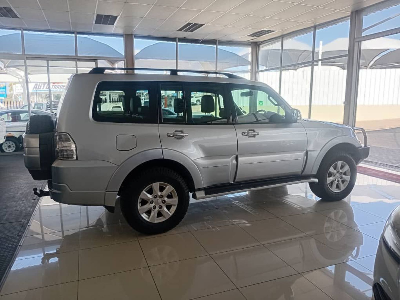 2012 Mitsubishi Pajero photo 8