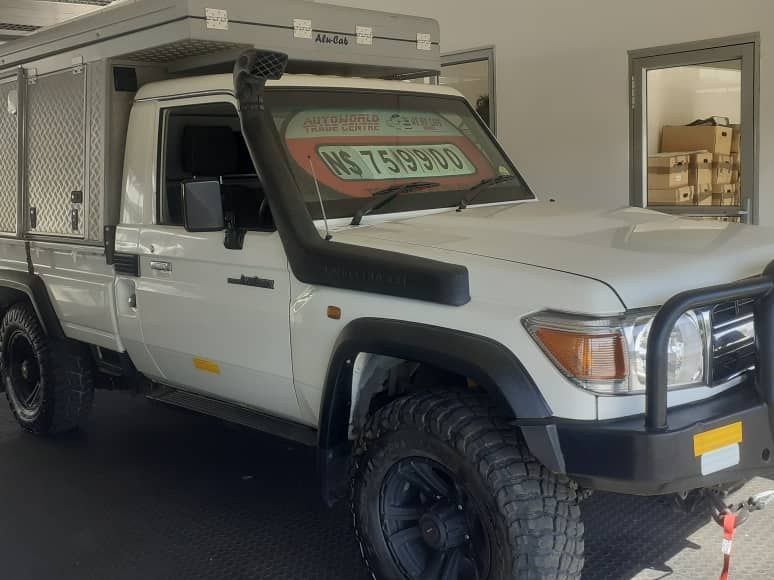 2019 Toyota Land Cruiser photo 1