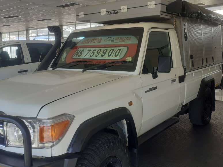2019 Toyota Land Cruiser photo 2