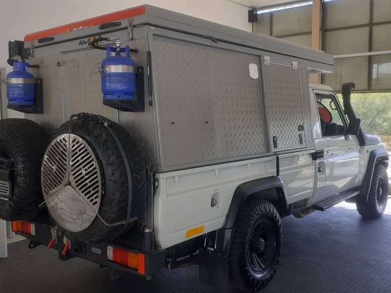 2019 Toyota Land Cruiser photo 3