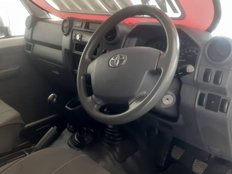 2019 Toyota Land Cruiser photo 5