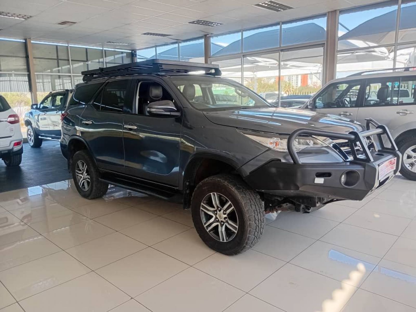 2019 Toyota Fortuner photo 1