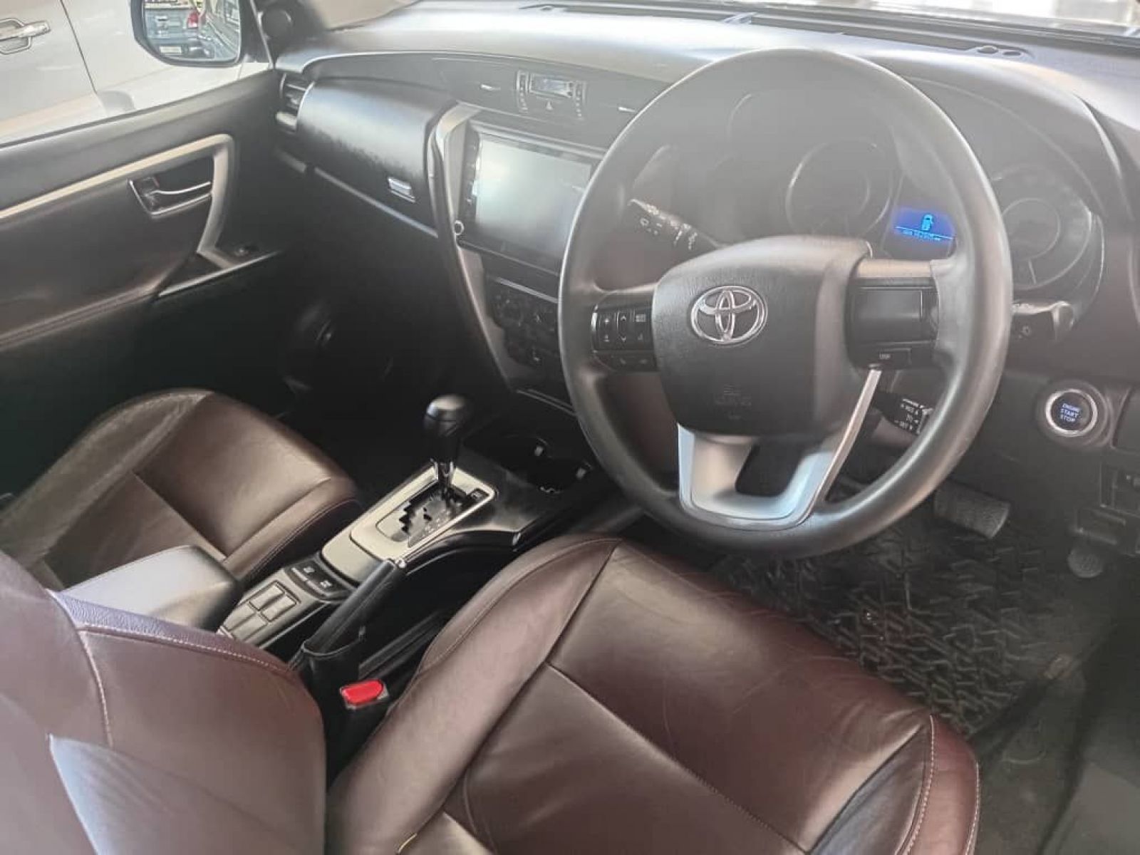 2019 Toyota Fortuner photo 7