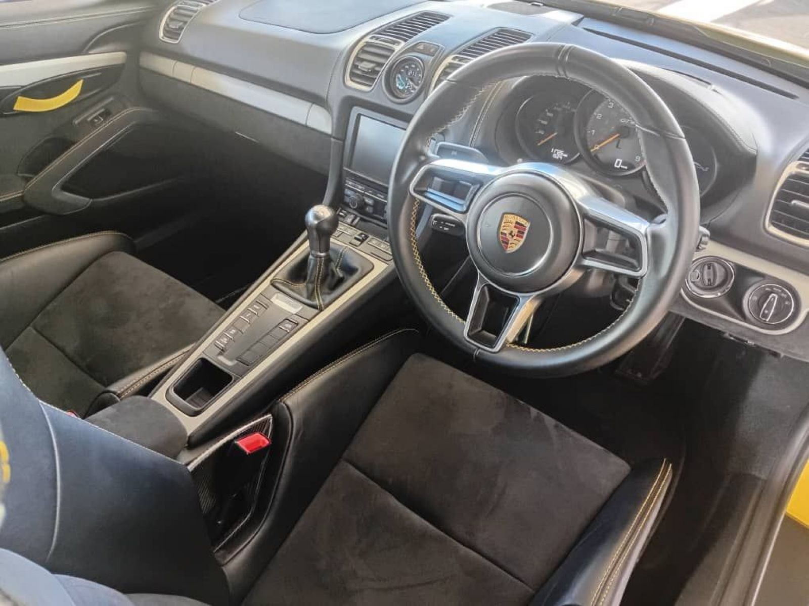 2016 Porsche Cayman photo 10
