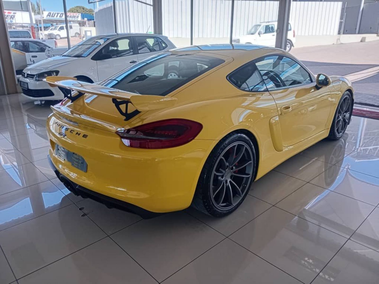 2016 Porsche Cayman photo 7