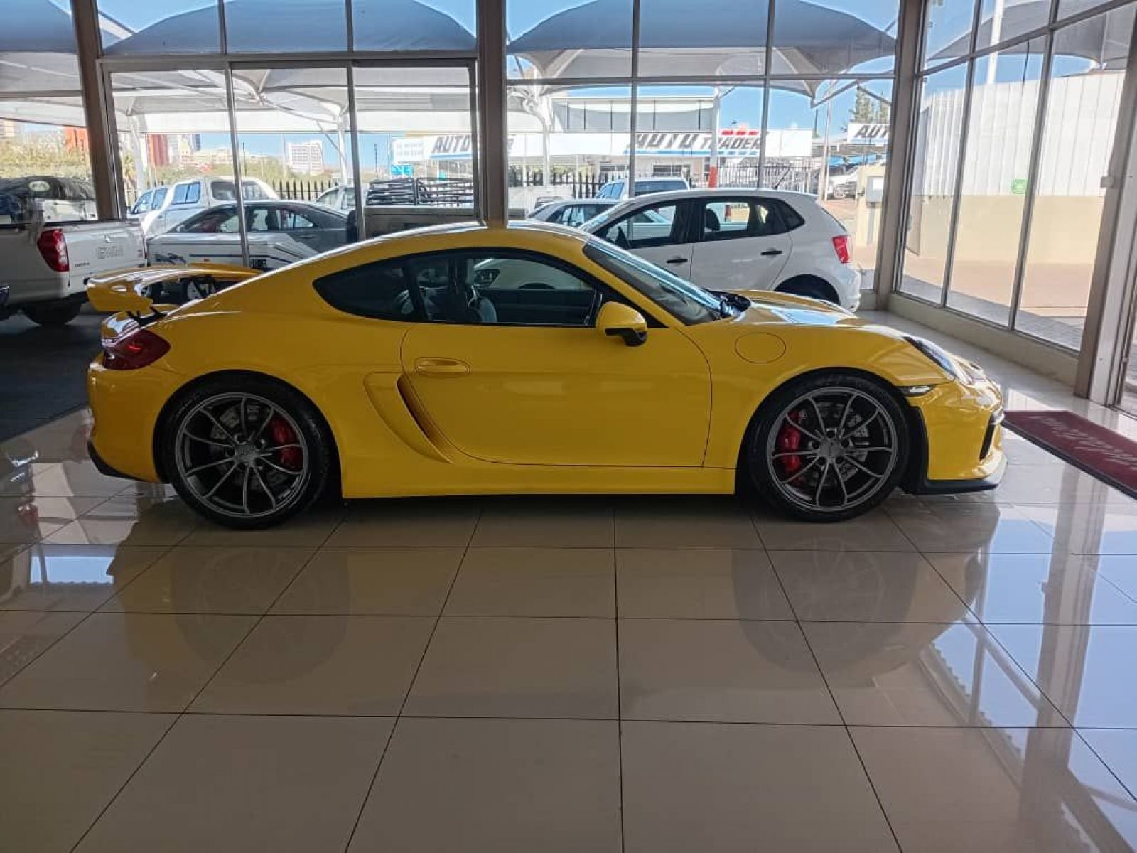 2016 Porsche Cayman photo 9