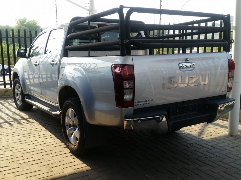 2016 Isuzu KB Series photo 2