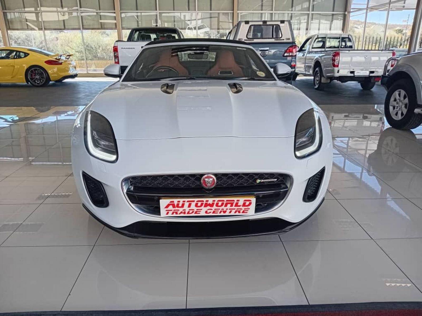 2018 Jaguar F-Type photo 2