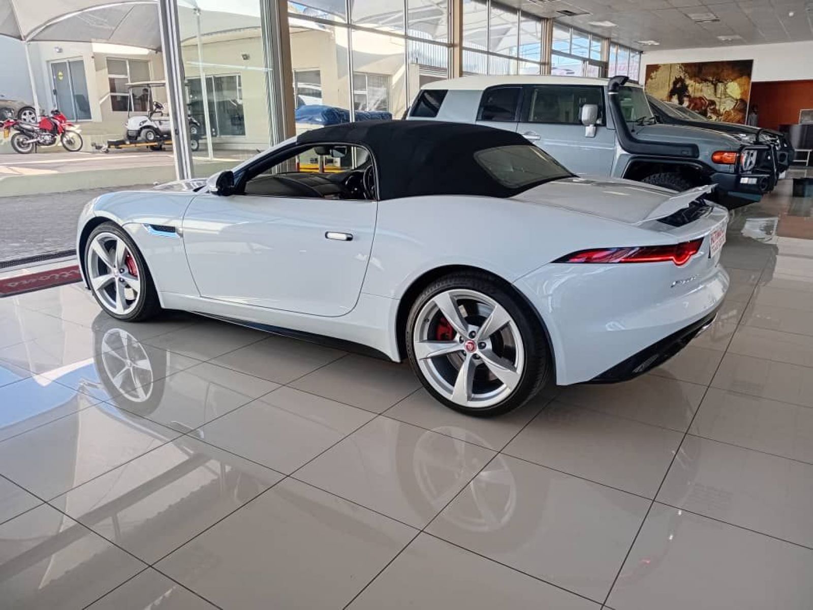 2018 Jaguar F-Type photo 4