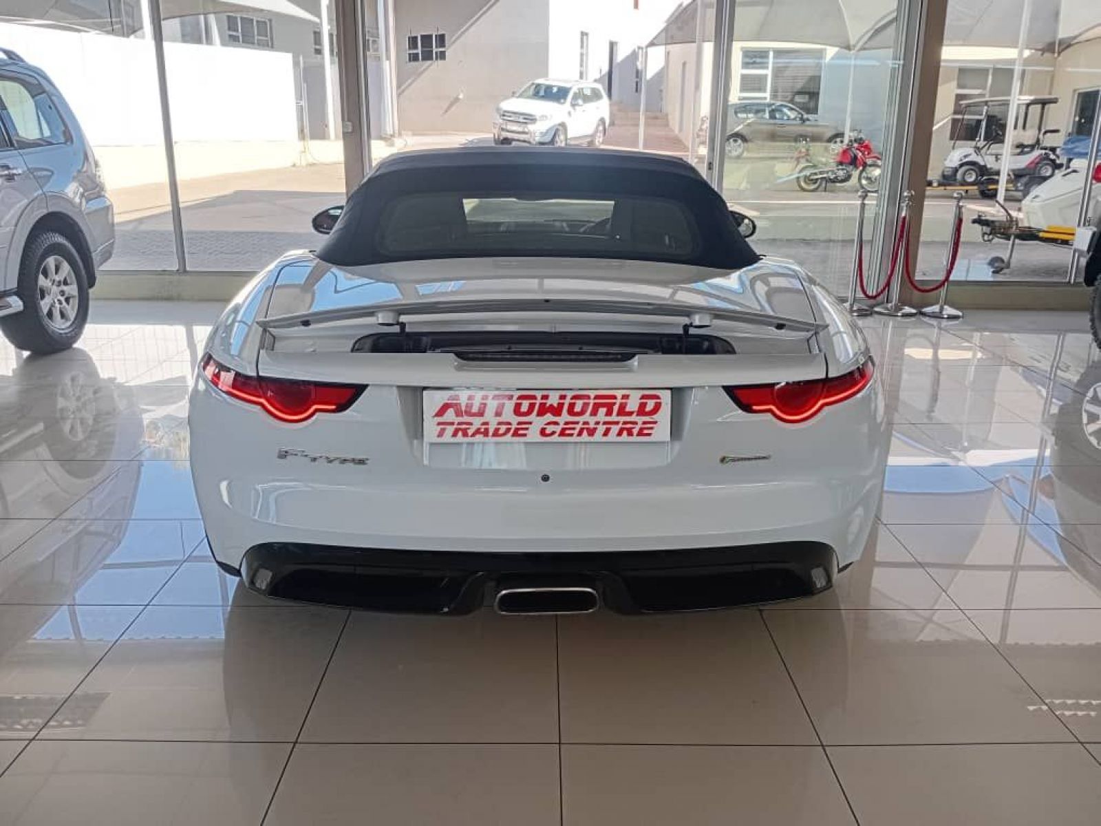 2018 Jaguar F-Type photo 5