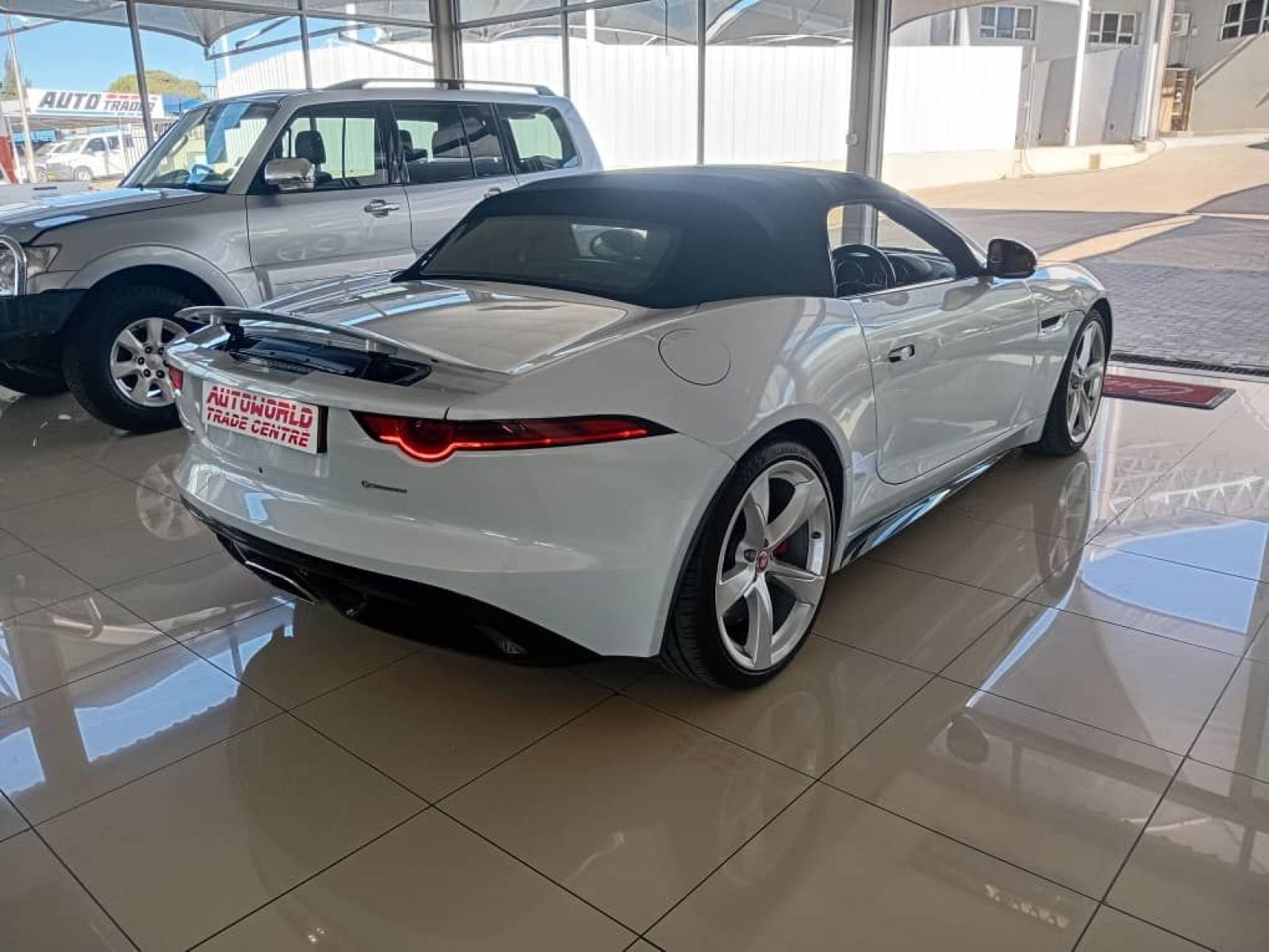 2018 Jaguar F-Type photo 6
