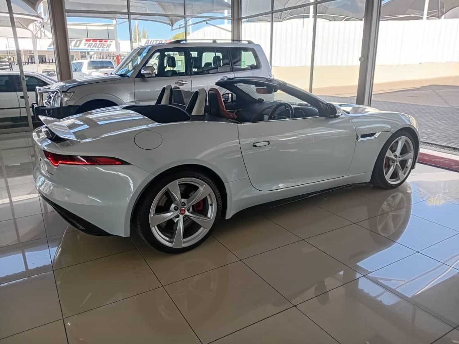 2018 Jaguar F-Type photo 8