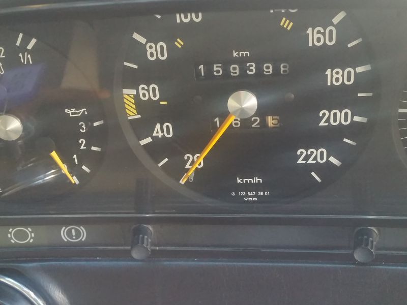 1980 Mercedes-Benz E Class photo 2