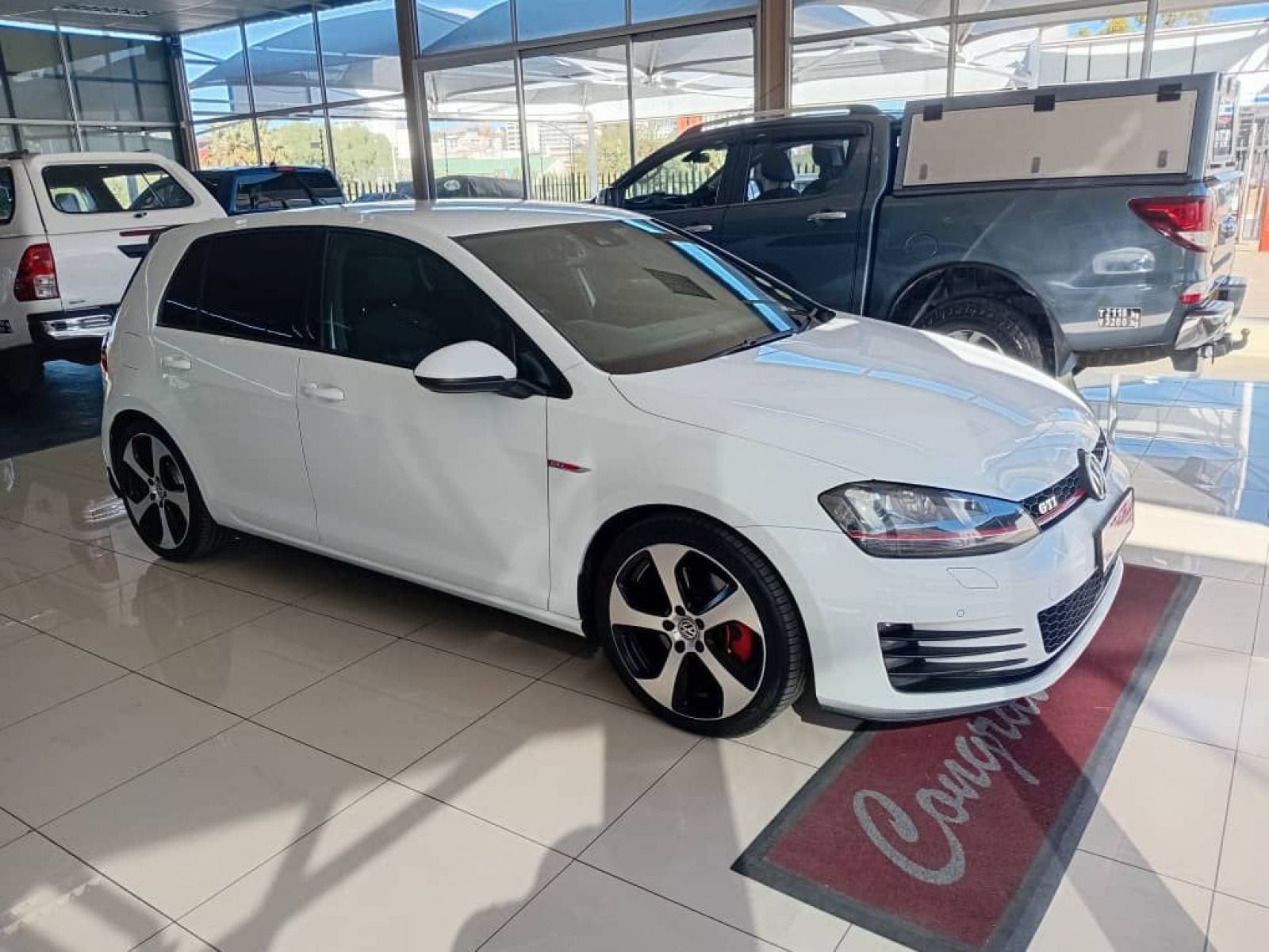 2016 Volkswagen Golf photo 1