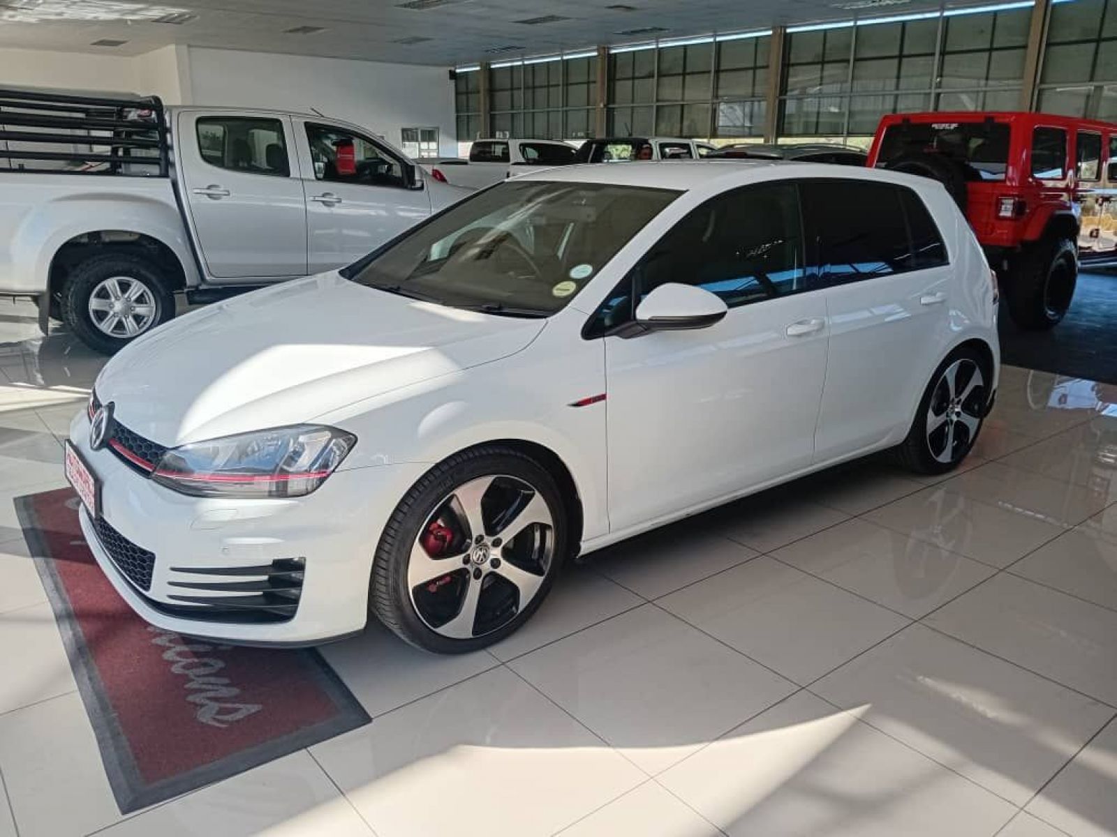 2016 Volkswagen Golf photo 2