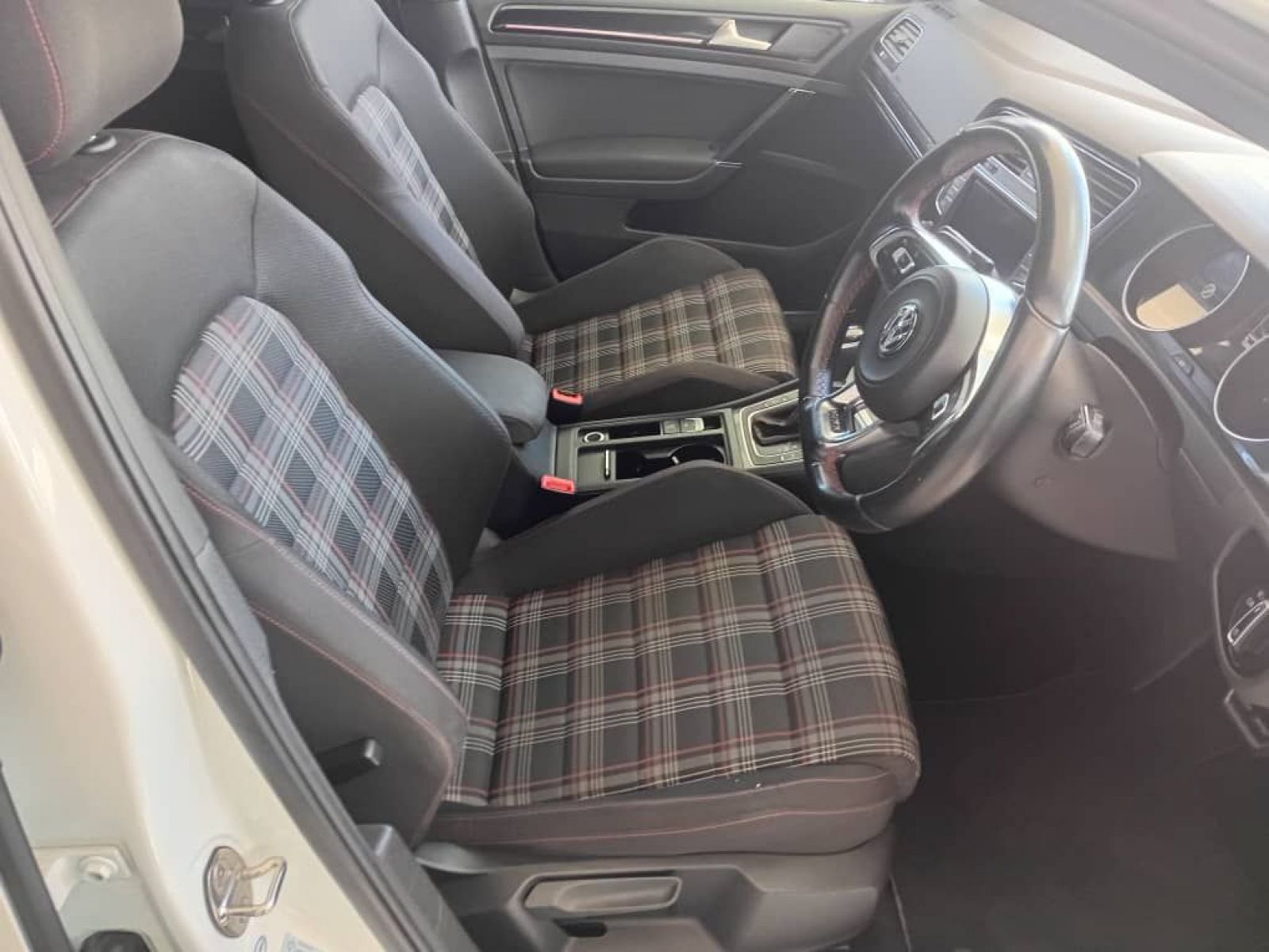 2016 Volkswagen Golf photo 8