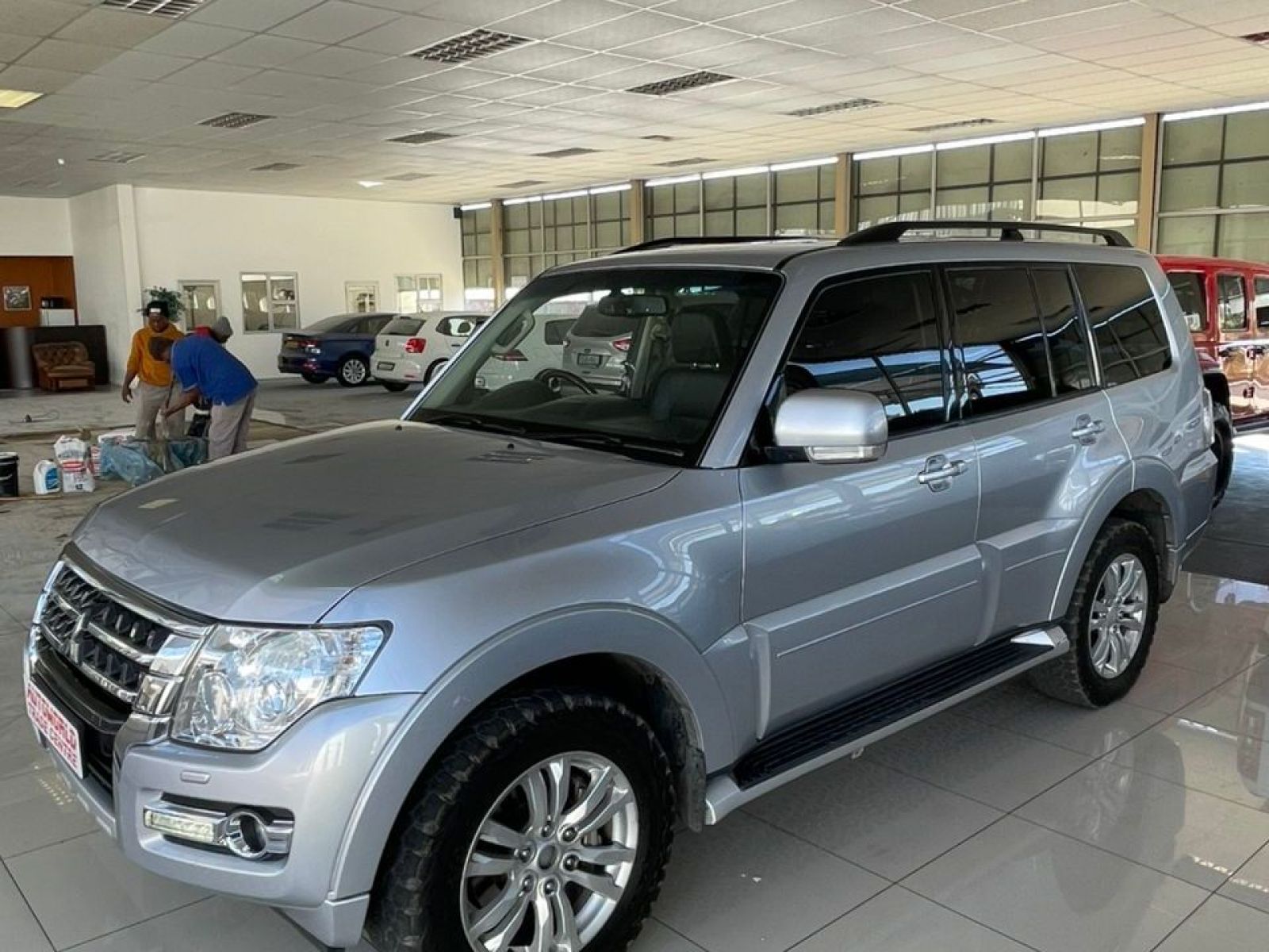 2015 Mitsubishi Pajero photo 3