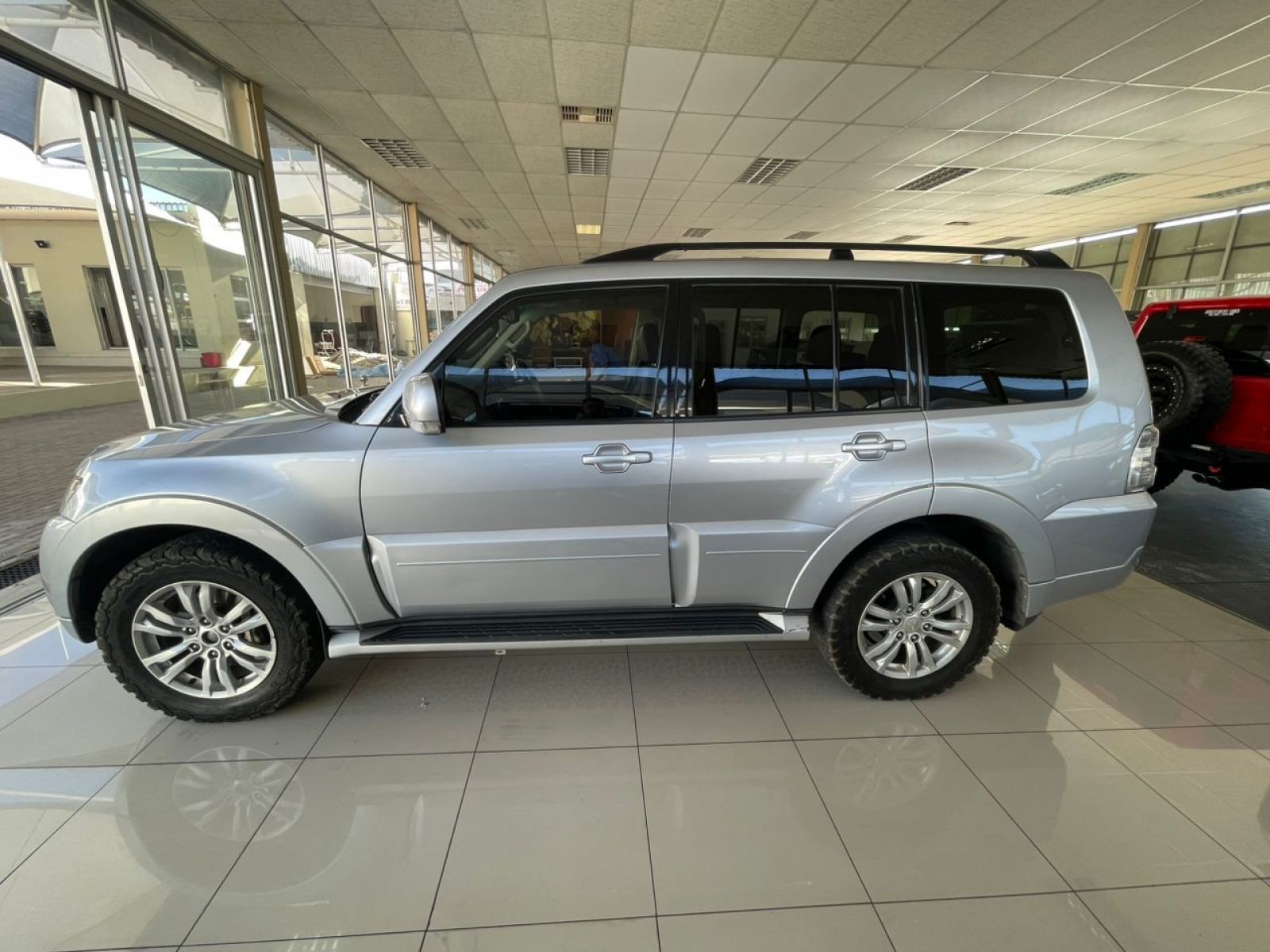 2015 Mitsubishi Pajero photo 4