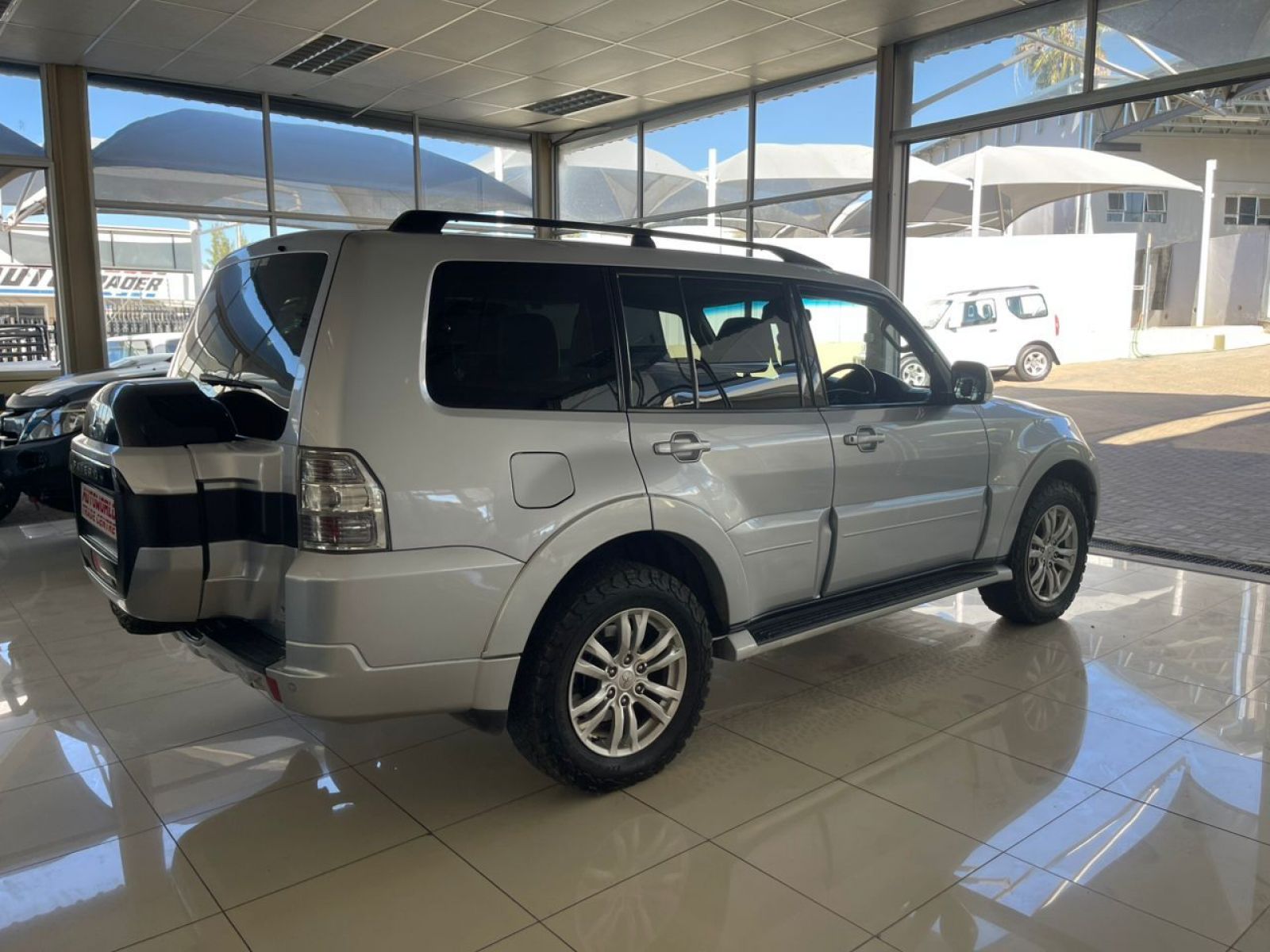 2015 Mitsubishi Pajero photo 6