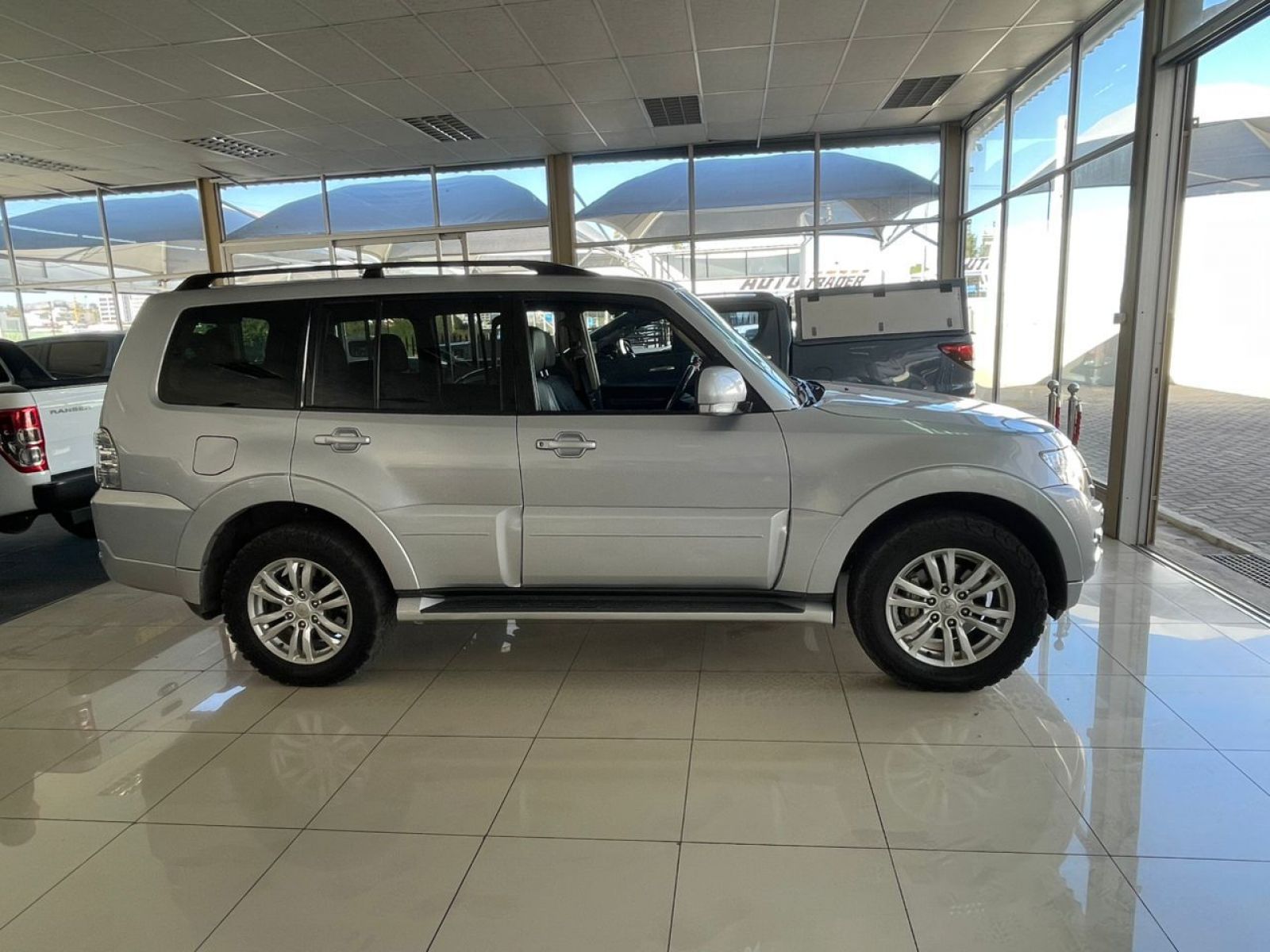 2015 Mitsubishi Pajero photo 7