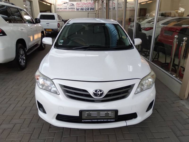 2013 Toyota Corolla photo 2
