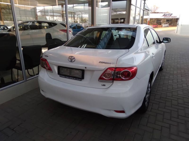 2013 Toyota Corolla photo 3
