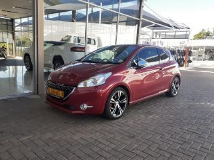 2015 Peugeot 208 photo 1