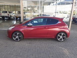 2015 Peugeot 208 photo 2
