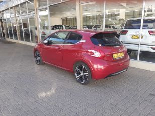 2015 Peugeot 208 photo 3