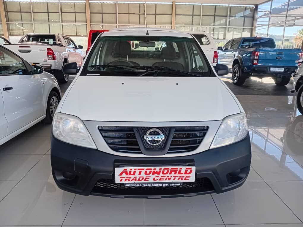 2017 Nissan NP200 photo 2