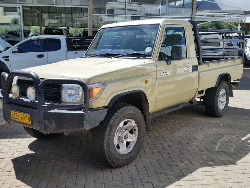 2014 Toyota Land Cruiser photo 1