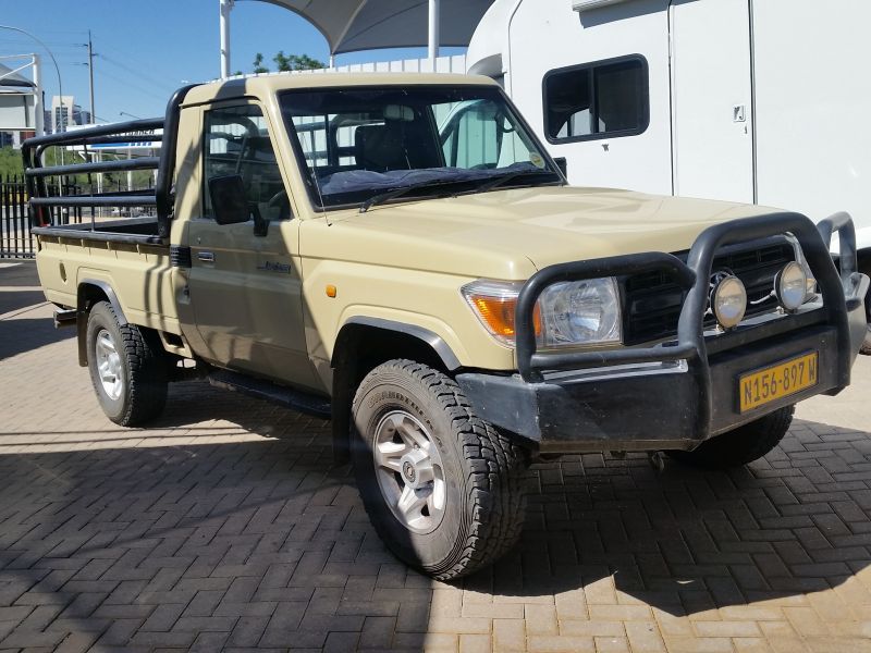2014 Toyota Land Cruiser photo 3