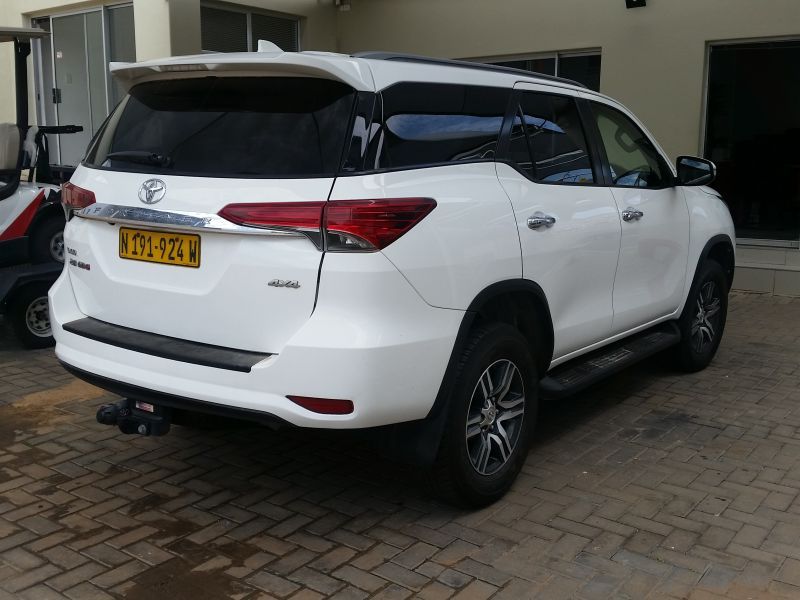 2016 Toyota Fortuner photo 3