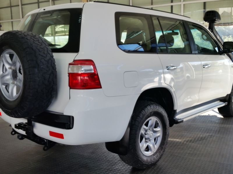 2019 Toyota Land Cruiser photo 2