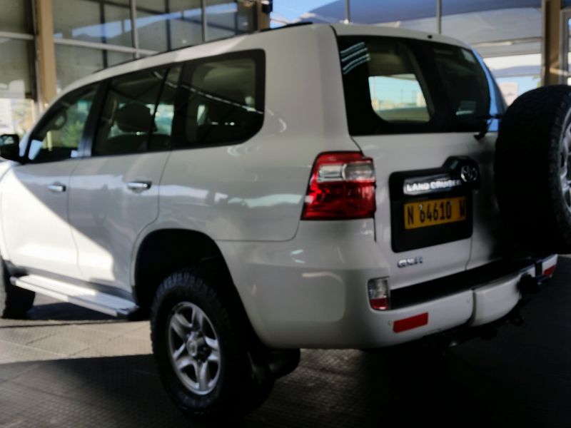 2019 Toyota Land Cruiser photo 3