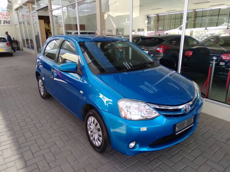 2016 Toyota Etios photo 1