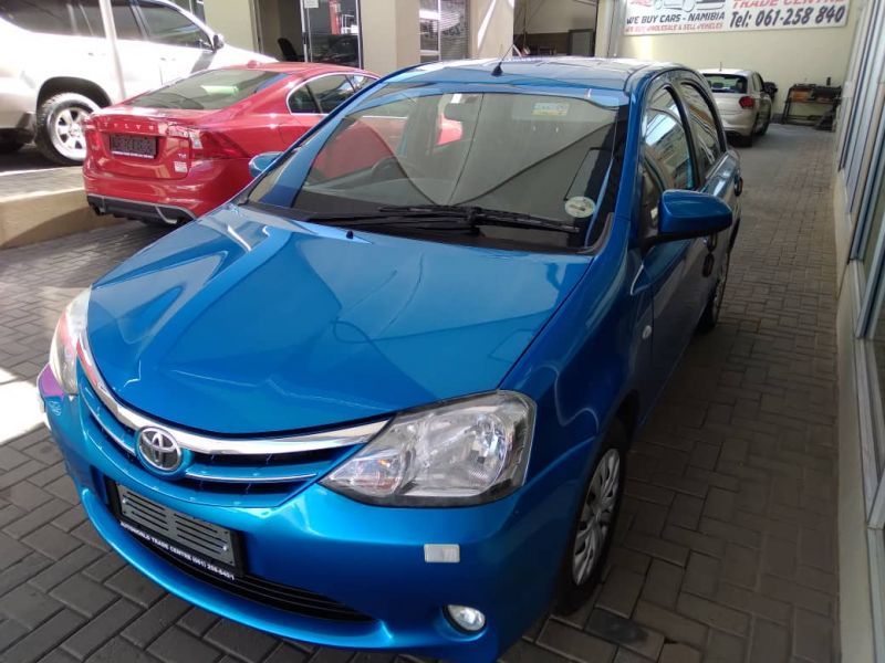 2016 Toyota Etios photo 2